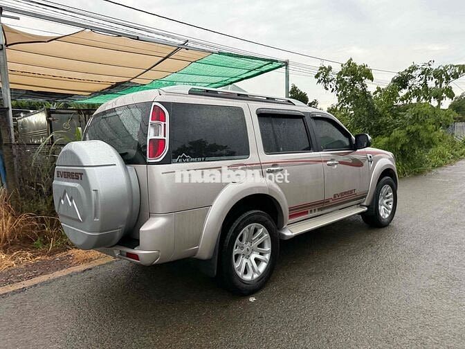 Ford Everest 2014 Máy dầu Bạc 7 chỗ