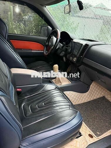 Ford Everest 2014 Máy dầu Bạc 7 chỗ