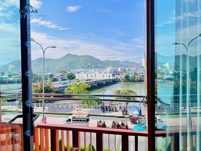  CĂN HỘ 2 PHÒNG NGỦ BALCONY - KHU TRUNG TÂM - VIEW SÔNG BIỂN