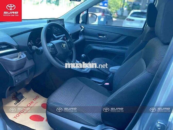 Toyota Avanza Premio 1.5G Số sàn 2024 Bạc