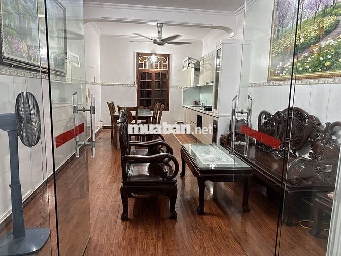 Nhà đẹp Hoàng Hoa Thám 4 tầng, full nội thất – chỉ 15 triệu/tháng