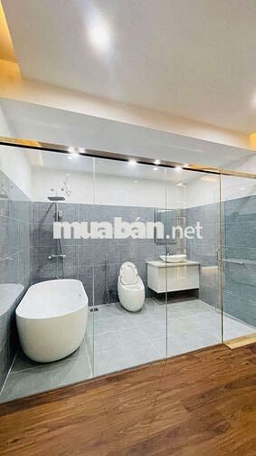 Cho thuê nhà  3 tầng  mặt tiền đường Lê Văn Thịnh 