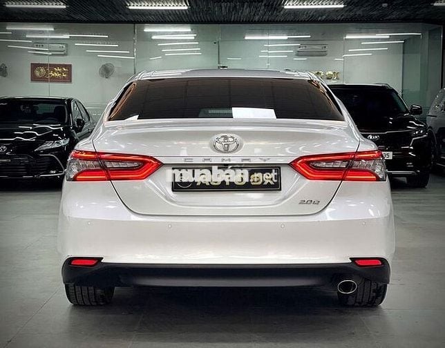 Toyota Camry 2.0Q 2022 Trắng Ngọc Trai Tự Động