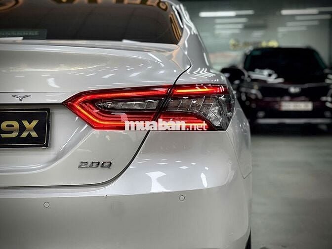 Toyota Camry 2.0Q 2022 Trắng Ngọc Trai Tự Động