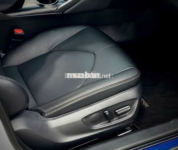 Toyota Camry 2.0Q 2022 Trắng Ngọc Trai Tự Động
