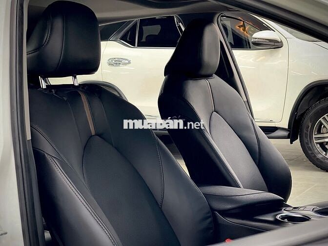 Toyota Camry 2.0Q 2022 Trắng Ngọc Trai Tự Động