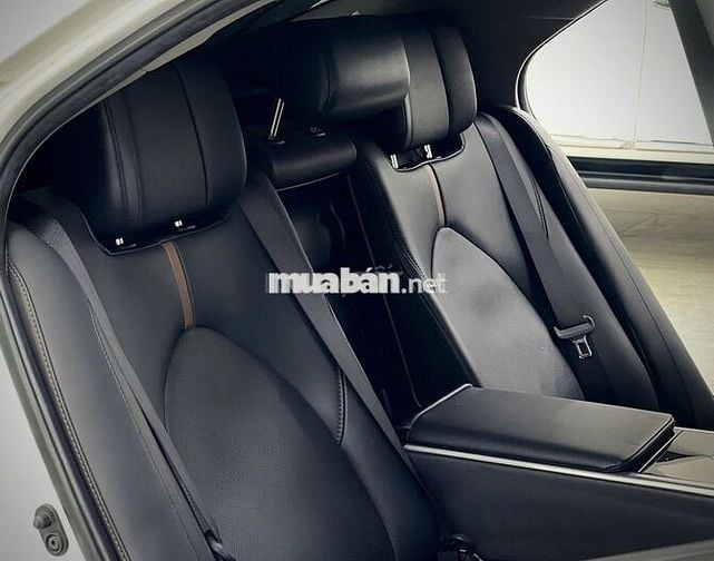 Toyota Camry 2.0Q 2022 Trắng Ngọc Trai Tự Động
