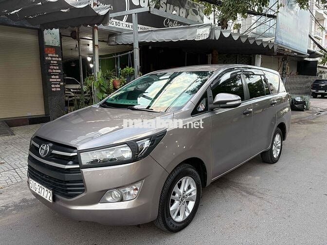 Toyota Innova 2.0G 2017 Nâu vàng ánh kim