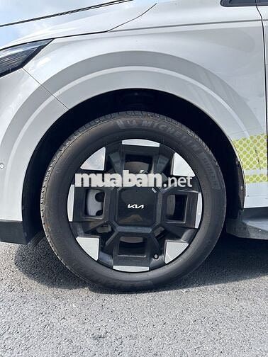 KIA CARNIVAL 2.2D SIGNATUTE 2024 TRẮNG