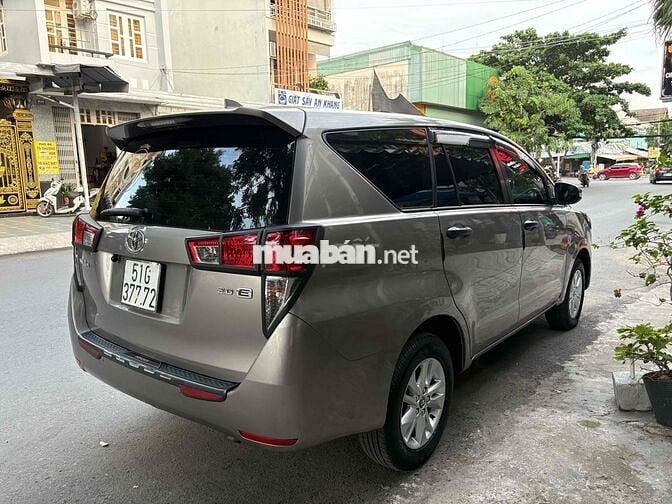 Toyota Innova 2.0G 2017 Nâu vàng ánh kim