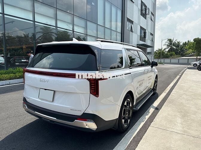KIA CARNIVAL 2.2D SIGNATUTE 2024 TRẮNG