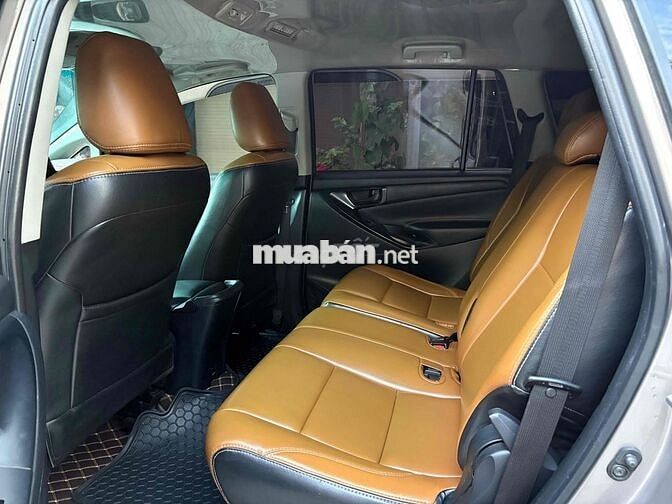 Toyota Innova 2.0G 2017 Nâu vàng ánh kim