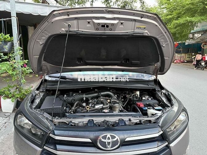 Toyota Innova 2.0G 2017 Nâu vàng ánh kim