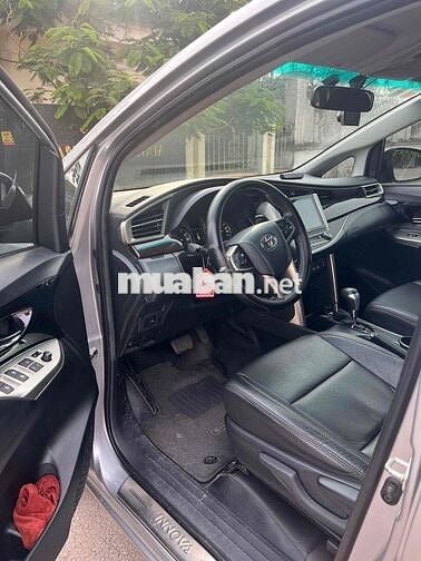 Toyota Innova G Bạc