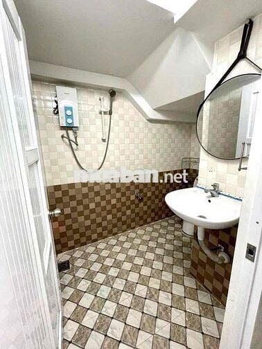 Nhà trệt lầu 5x13m 02phòng sẵn 02máy lạnh hẻm 9 Trần Chiên Cái Răng