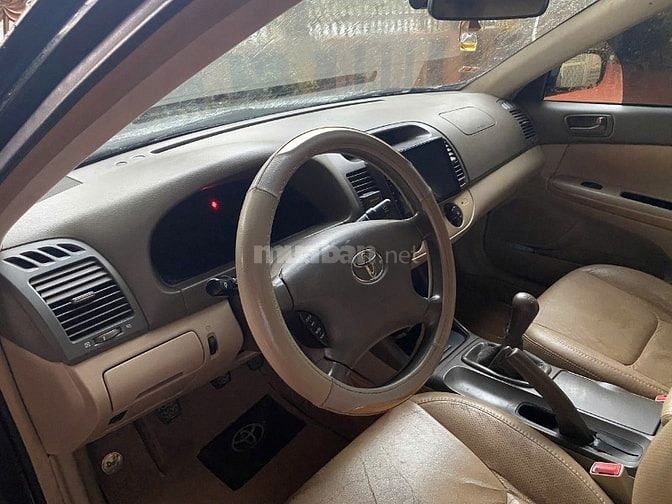 Bán xe Camry 2.4 số sàn màu đen, đăng ký lần đầu 2003
