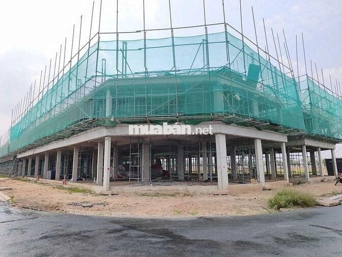 [BAO Ở] 200 NHÂN CÔNG BẾN LỨC LONG AN