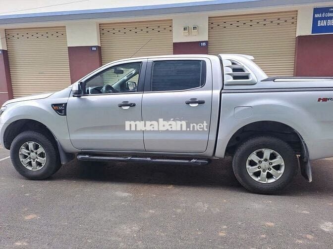 Ford Ranger 2.2 XLS Số sàn Bạc