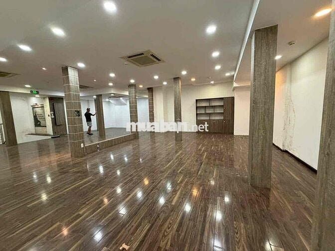 CHO THUÊ MẶT BẰNG  MỚI HOÀN THIỆN NGUYỄN THỊ MINH KHAI - QUẬN 3