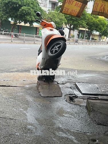 Piaggio Vespa LX150 Cam trắng đã sử dụng