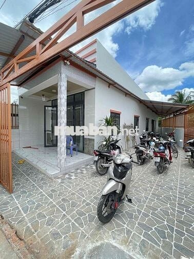 Nhà sân vườn mới 2 phòng hẻm Nguyễn Văn Trường