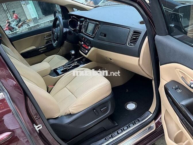 Kia Sedona DAT Luxury 2021 Đỏ mận 68.000 km