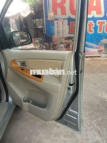 Toyota Innova 2010 8 chỗ Bạc