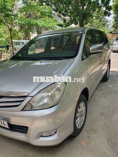 Toyota Innova 2010 8 chỗ Bạc