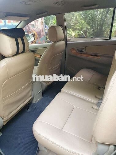 Toyota Innova 2010 8 chỗ Bạc