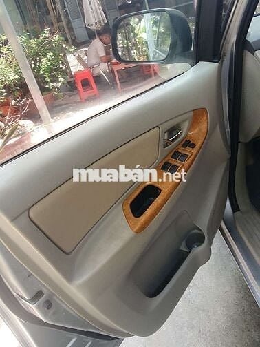 Toyota Innova 2010 8 chỗ Bạc