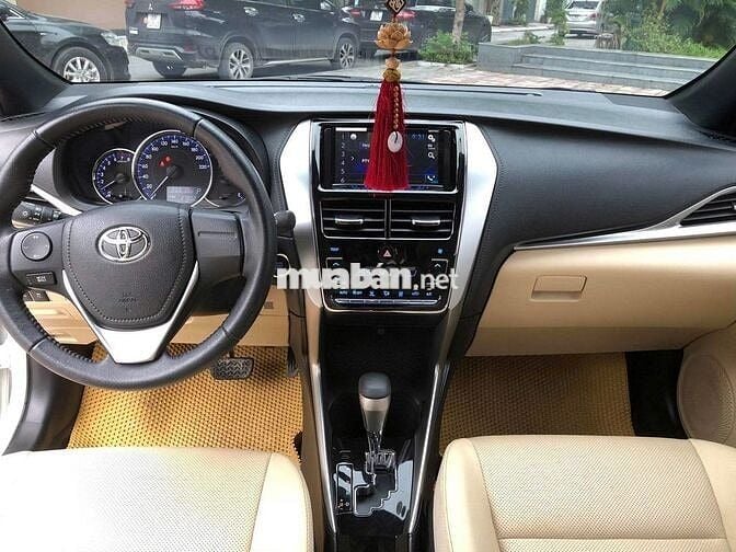 Toyota Yaris Trắng Số tự động