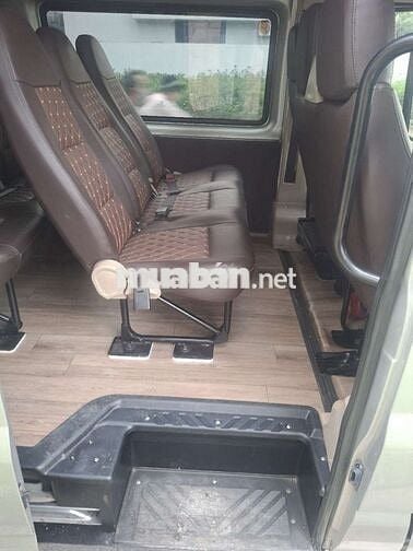 Ford Transit 2018 Bản trung Bạc