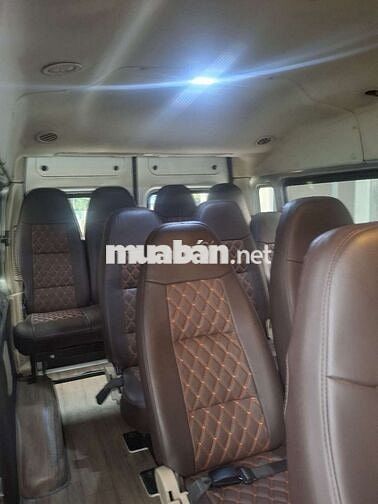 Ford Transit 2018 Bản trung Bạc