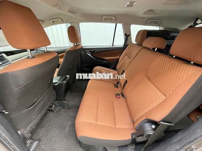 Toyota Innova 2.0E 2019 Nâu 7 chỗ