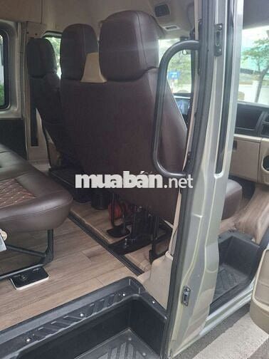 Ford Transit 2018 Bản trung Bạc