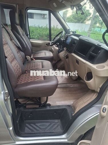 Ford Transit 2018 Bản trung Bạc