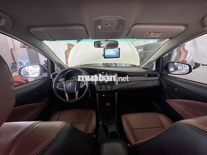 Toyota Innova 2018 2.0E Số sàn Trắng