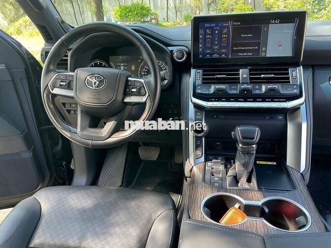 Toyota Land Cruiser 2024 Đen 18000 km