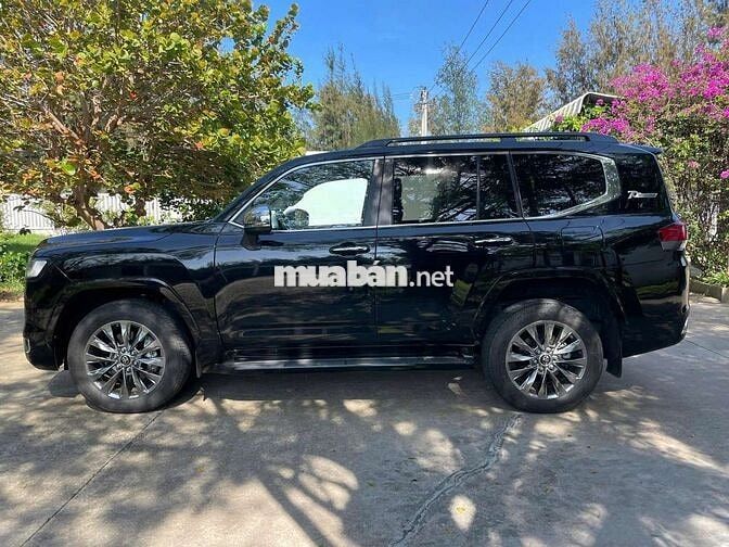 Toyota Land Cruiser 2024 Đen 18000 km