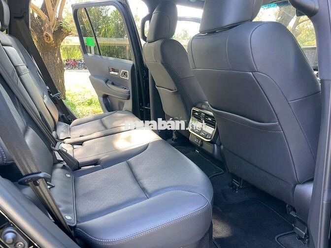 Toyota Land Cruiser 2024 Đen 18000 km
