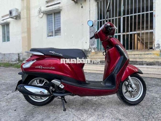 Grande 2016 màu Đỏ , xe giấy tờ 9 chủ , xe zin đep