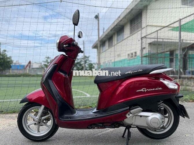 Grande 2016 màu Đỏ , xe giấy tờ 9 chủ , xe zin đep