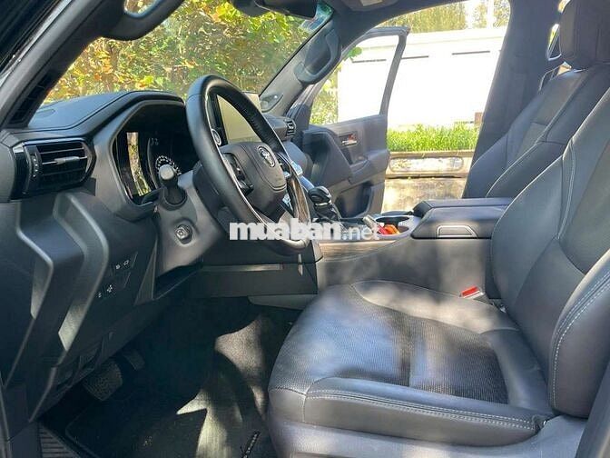 Toyota Land Cruiser 2024 Đen 18000 km