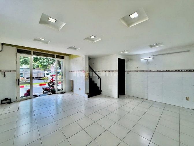 Bán nhà mặt tiền Phạm Văn Đồng, P.3, Gav: 5,8 x 7m, giá 9,8 tỷ