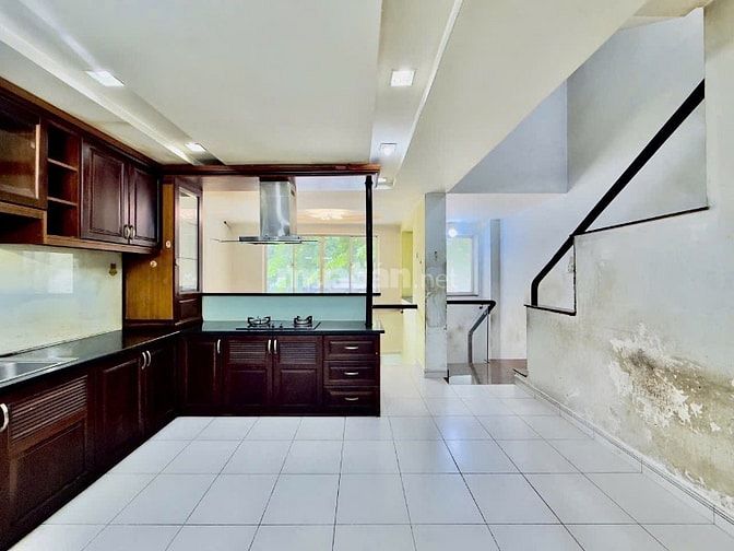 Bán nhà mặt tiền Phạm Văn Đồng, P.3, Gav: 5,8 x 7m, giá 9,8 tỷ