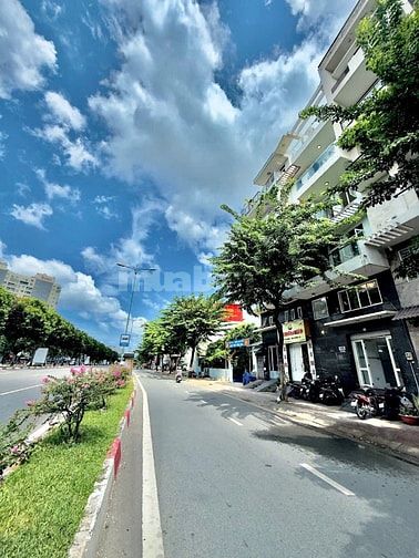 Bán nhà mặt tiền Phạm Văn Đồng, P.3, Gav: 5,8 x 7m, giá 9,8 tỷ