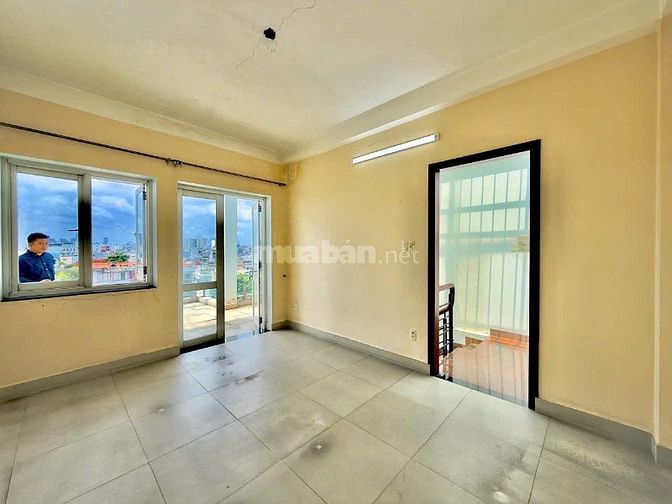 Bán nhà mặt tiền Phạm Văn Đồng, P.3, Gav: 5,8 x 7m, giá 9,8 tỷ