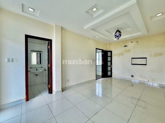 Bán nhà mặt tiền Phạm Văn Đồng, P.3, Gav: 5,8 x 7m, giá 9,8 tỷ
