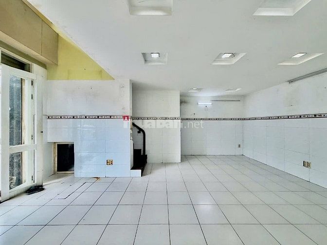Bán nhà mặt tiền Phạm Văn Đồng, P.3, Gav: 5,8 x 7m, giá 9,8 tỷ