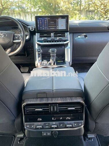 Toyota Land Cruiser 2024 Đen 18000 km